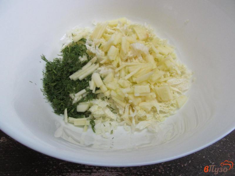 Фото приготовление рецепта: Зеленый салат из пекинской капусты с брокколи шаг №2