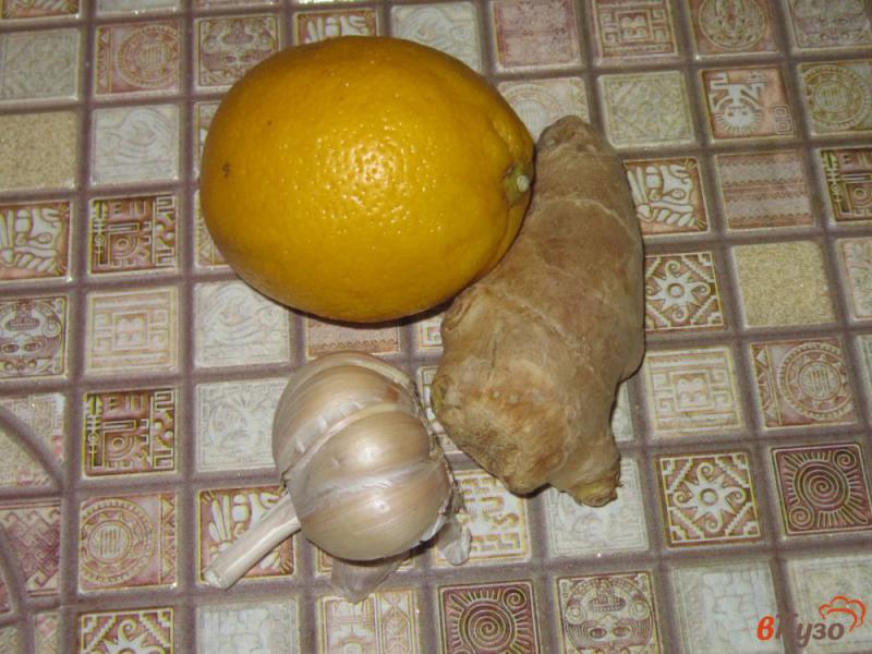 Фото приготовление рецепта: Жареная сайра с имбирем и лимоном шаг №2