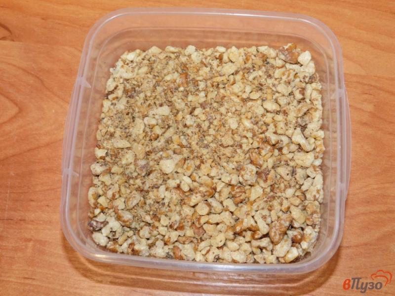 Фото приготовление рецепта: Пирожное «Картошка» с орехами и черносливом шаг №3