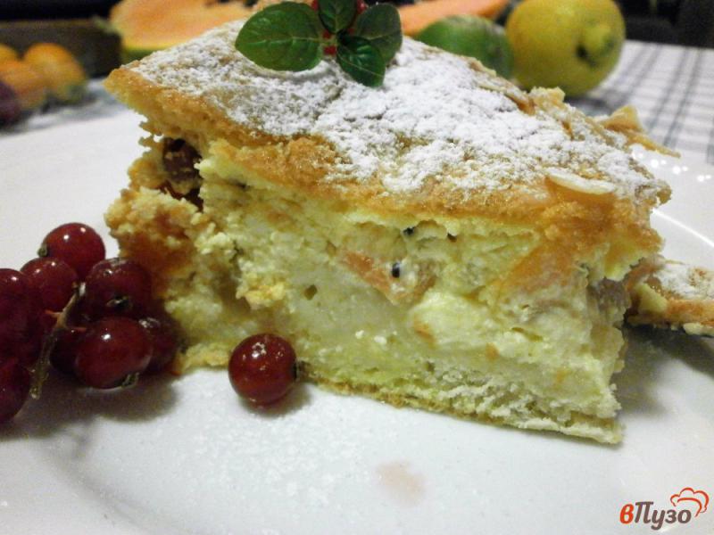 Фото приготовление рецепта: Яичный пирог с творогом и тропическими фруктами шаг №14