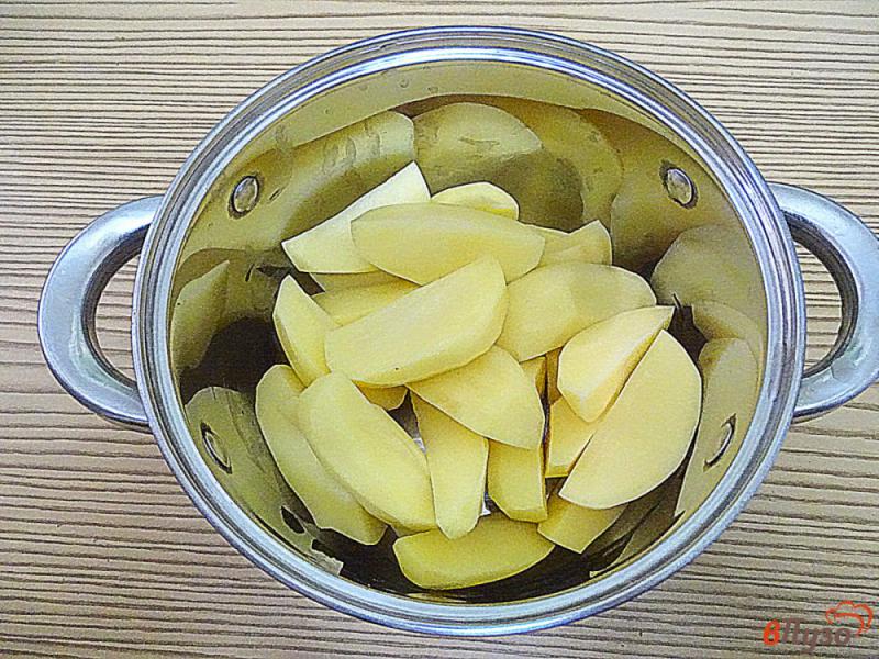Фото приготовление рецепта: Чебуреки с картофелем и грибпми шаг №1