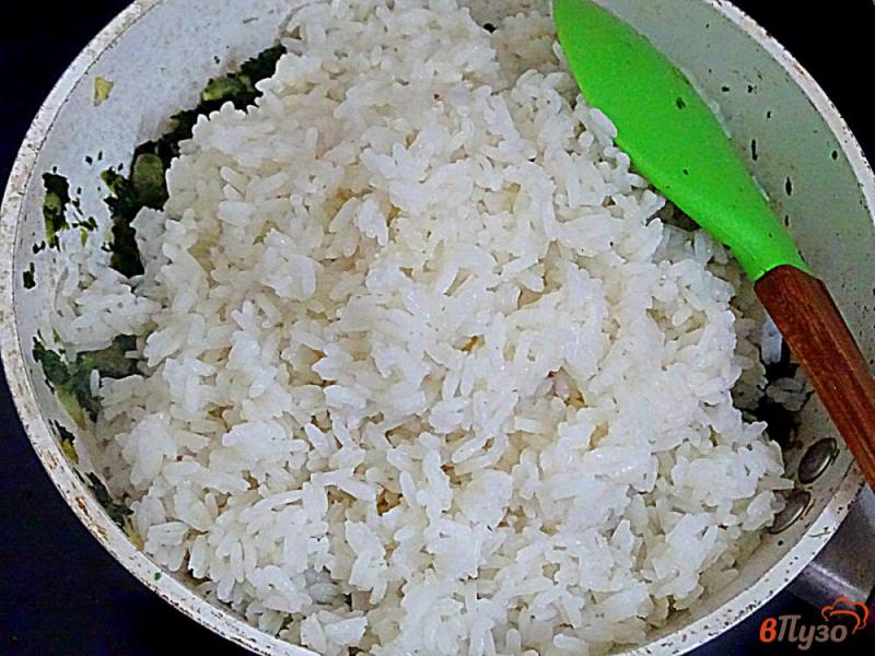 Фото приготовление рецепта: Рис со шпинатом шаг №6