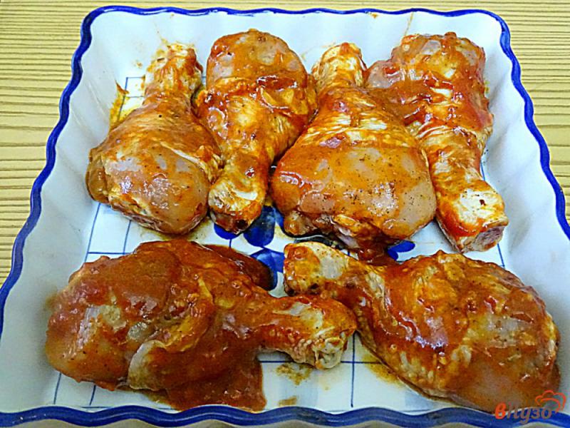Фото приготовление рецепта: Куриные голени запеченные в кетчупе шаг №7