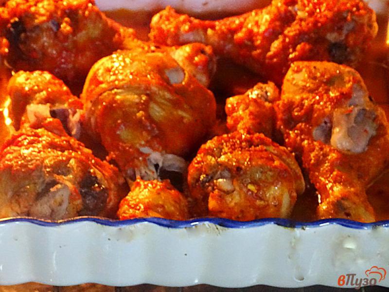 Фото приготовление рецепта: Куриные голени запеченные в кетчупе шаг №8
