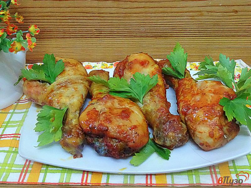 Фото приготовление рецепта: Куриные голени запеченные в кетчупе шаг №10