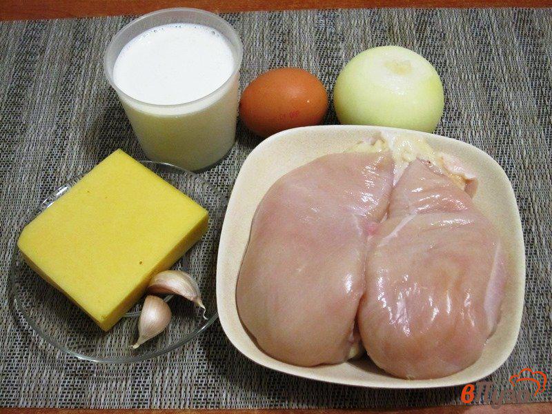 Фото приготовление рецепта: Куриные фрикадельки в соусе шаг №1