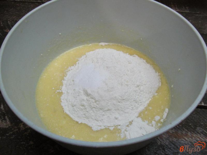 Фото приготовление рецепта: Перевернутый пирог с ананасом шаг №5