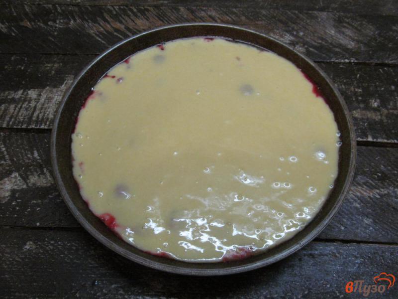 Фото приготовление рецепта: Перевернутый пирог с ананасом шаг №7