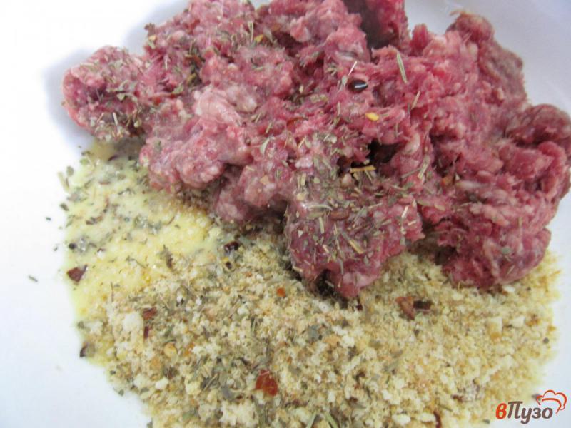 Фото приготовление рецепта: Говяжьи фрикадельки с греческим салатом шаг №1