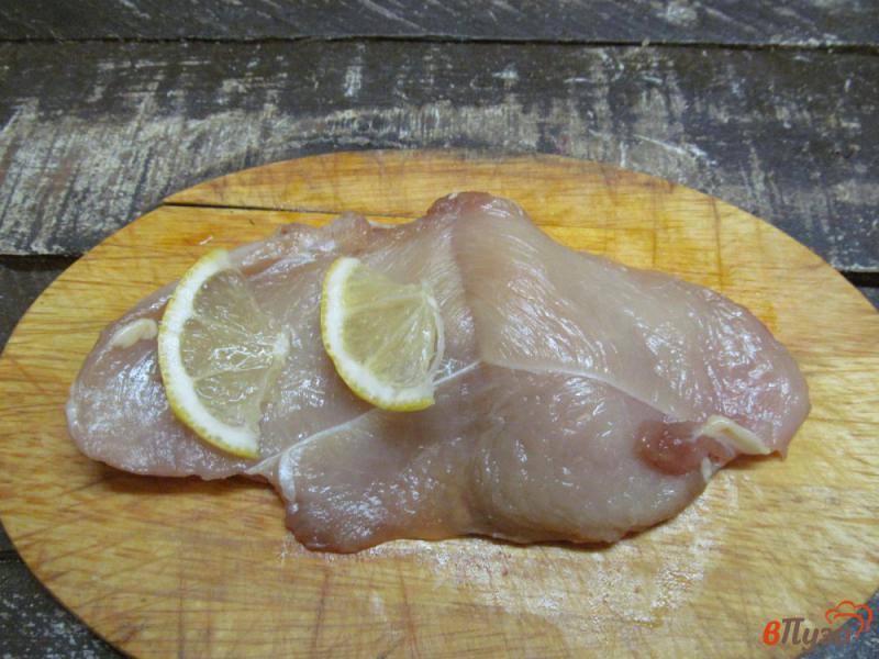 Фото приготовление рецепта: Запеченное куриное филе с сыром моцарелла шаг №2