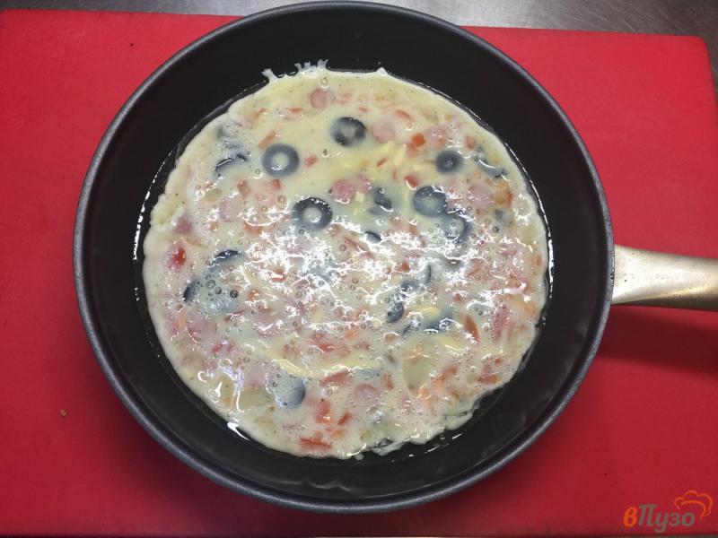 Фото приготовление рецепта: Белковый омлет как пицца шаг №8