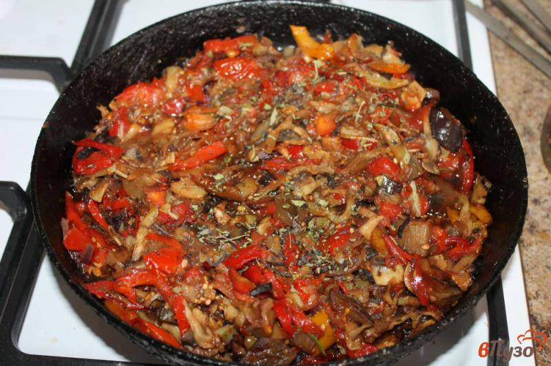 Фото приготовление рецепта: Лаваш гриль с грибами, перцем и баклажаном шаг №5