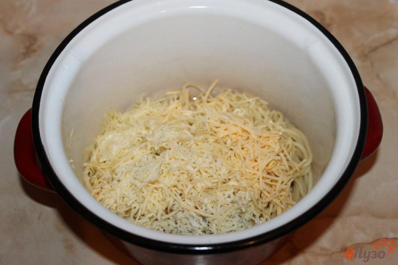 Фото приготовление рецепта: Паста с сыром и кедровыми орехами шаг №3