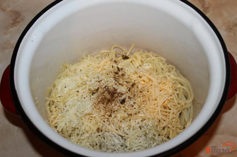 Фото приготовление рецепта: Паста с сыром и кедровыми орехами шаг №4