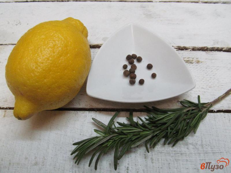 Фото приготовление рецепта: Согревающий попурри из лимона и розмарина шаг №1