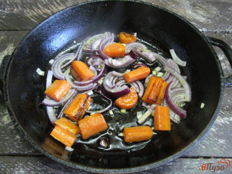 Фото приготовление рецепта: Жареные овощи с горошком шаг №3