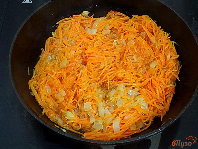 Фото приготовление рецепта: Спагетти с соевым соусом, грибами и овощами шаг №2