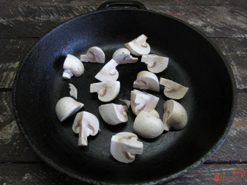Фото приготовление рецепта: Решти с тушеными грибами и куриным филе шаг №1
