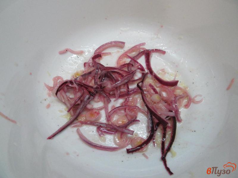 Фото приготовление рецепта: Салат из жареных вешенок с помидором черри шаг №2
