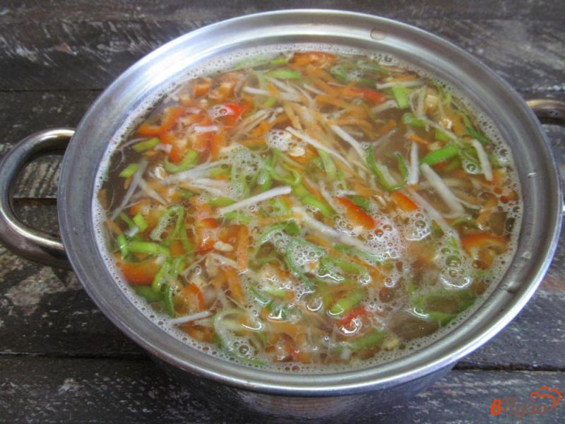 Фото приготовление рецепта: Суп из сельдерея с овсянкой шаг №4