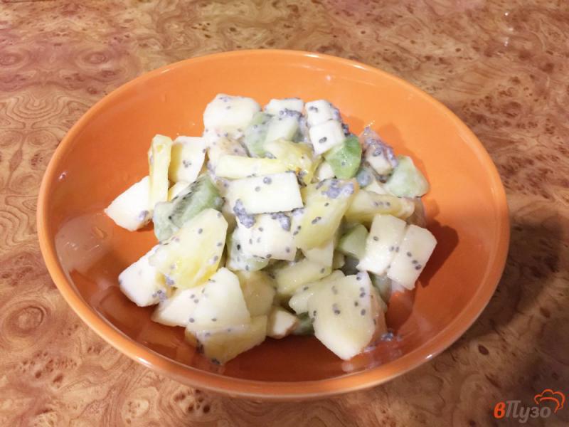 Фото приготовление рецепта: Фруктовый салат с ананасом и семенами Чиа шаг №8
