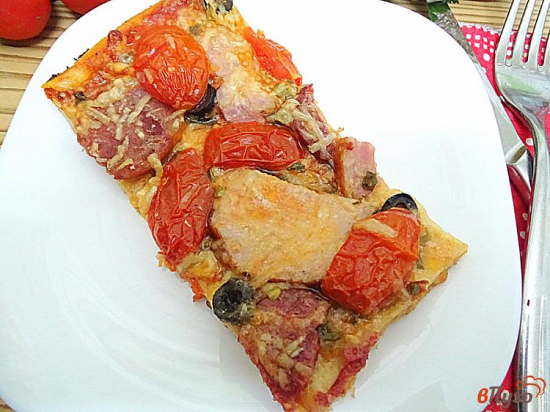 Фото приготовление рецепта: Пицца с двумя видами сыра шаг №21