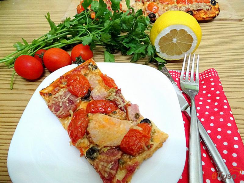 Фото приготовление рецепта: Пицца с двумя видами сыра шаг №22