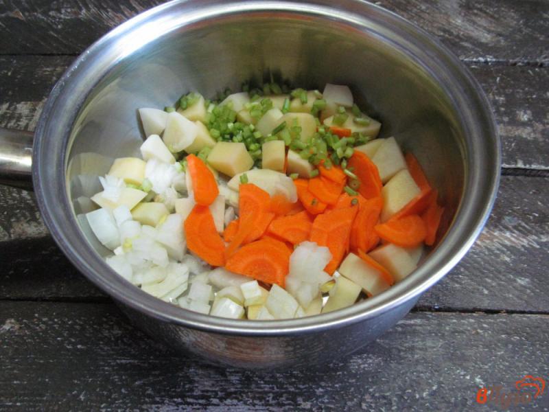 Фото приготовление рецепта: Томатный суп на курином бульоне с яичной вермишелью шаг №1