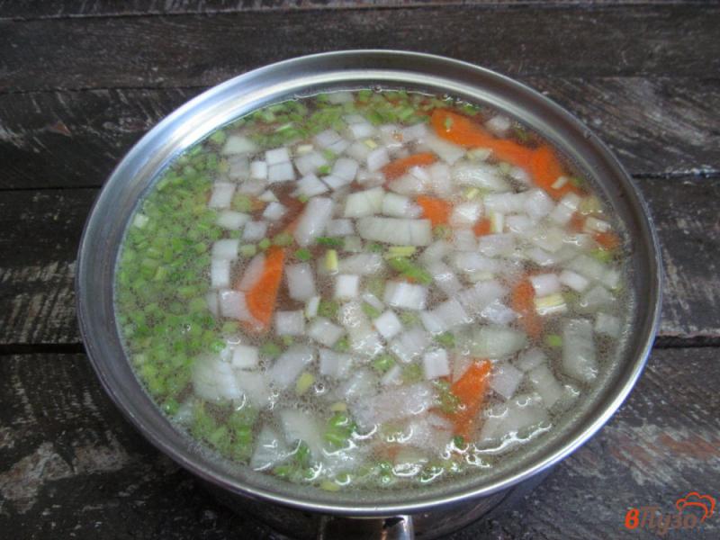 Фото приготовление рецепта: Томатный суп на курином бульоне с яичной вермишелью шаг №2