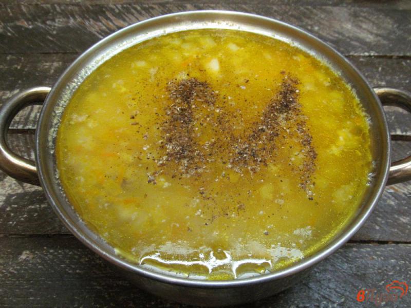 Фото приготовление рецепта: Пшеничный суп с яйцом шаг №7