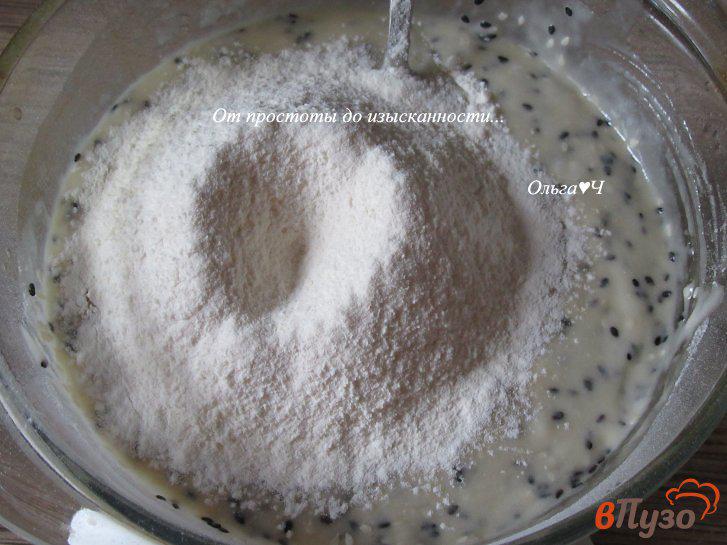 Фото приготовление рецепта: Пирог на рассоле с кунжутом шаг №3