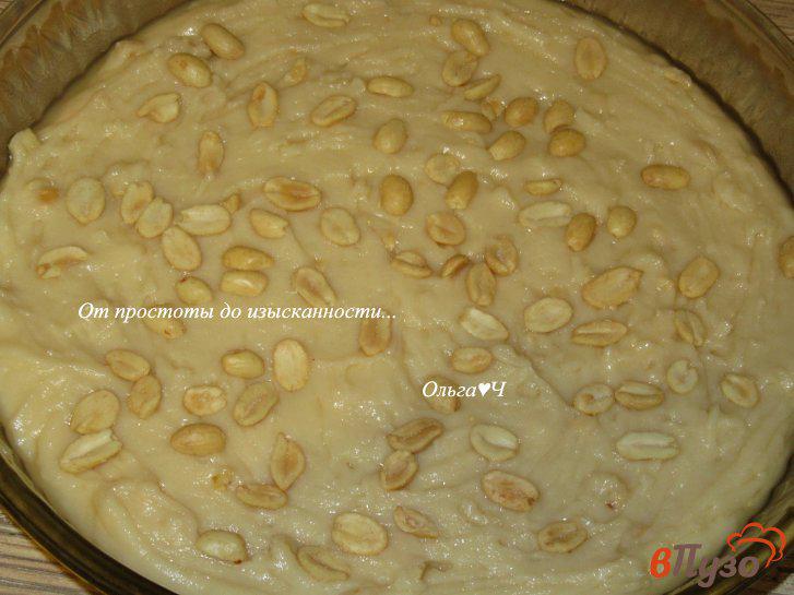 Фото приготовление рецепта: Пирог с соленым арахисом шаг №3