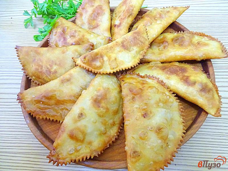 Фото приготовление рецепта: Чебуреки татарские шаг №12