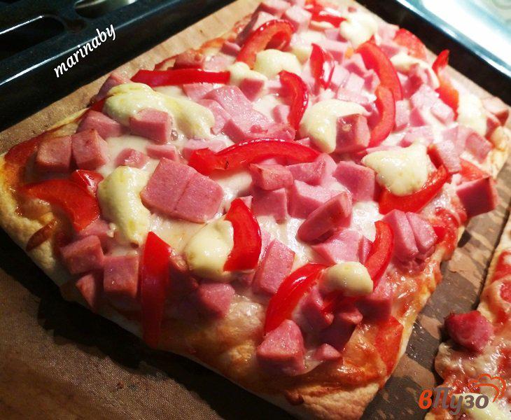 Фото приготовление рецепта: Пицца из слоёного теста шаг №4