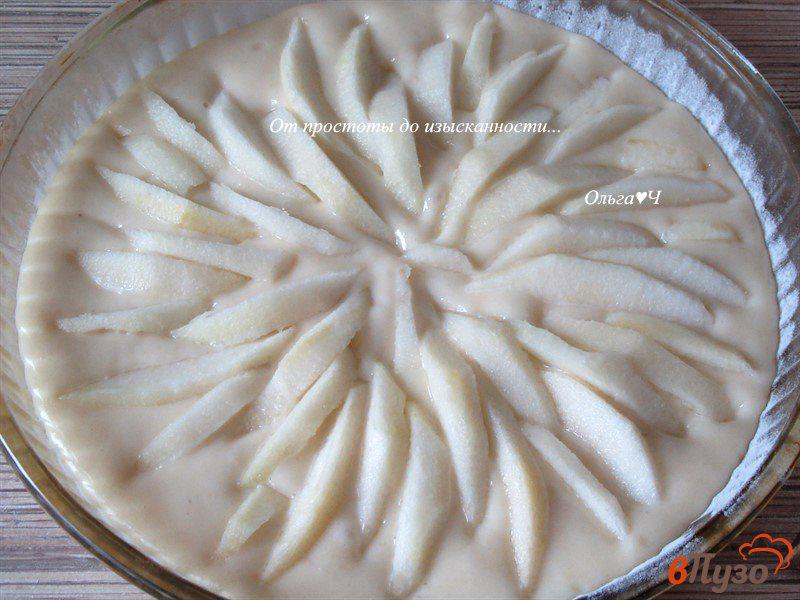 Фото приготовление рецепта: Имбирный пирог с грушами шаг №5