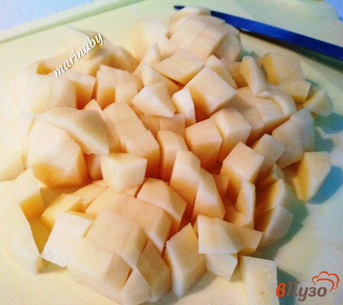 Фото приготовление рецепта: Суп картофельный с фрикадельками шаг №3