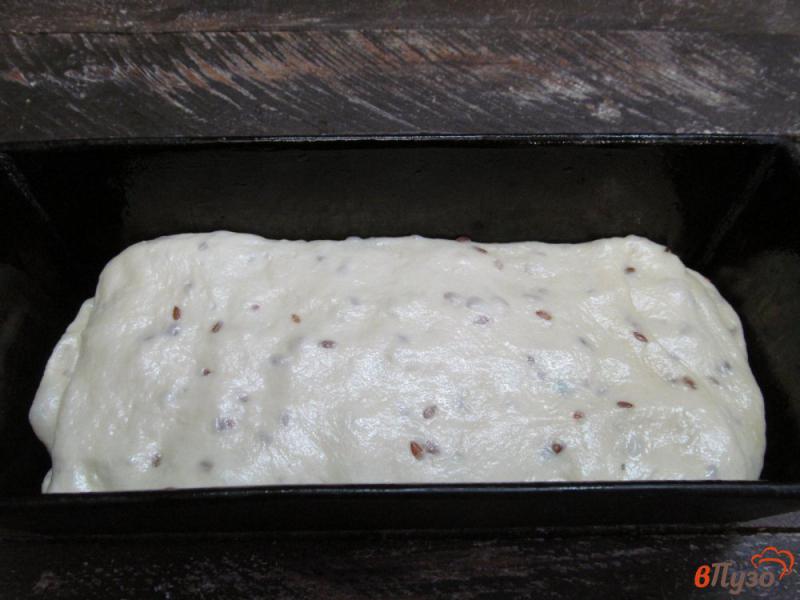 Фото приготовление рецепта: Оливковый хлеб с семенами льна и тимьяном шаг №8