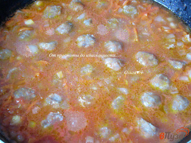 Фото приготовление рецепта: Фрикадельки в томатном соусе шаг №5