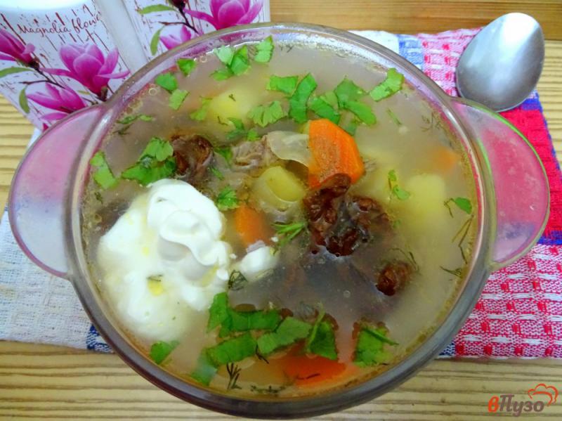 Фото приготовление рецепта: Суп из замороженых лесных грибов шаг №7
