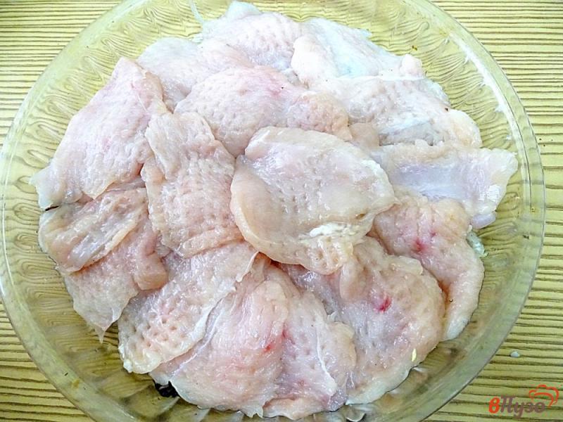 Фото приготовление рецепта: Куриное филе запеченное с грибами и помидорами шаг №8