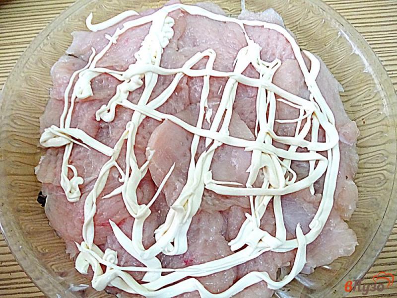 Фото приготовление рецепта: Куриное филе запеченное с грибами и помидорами шаг №9
