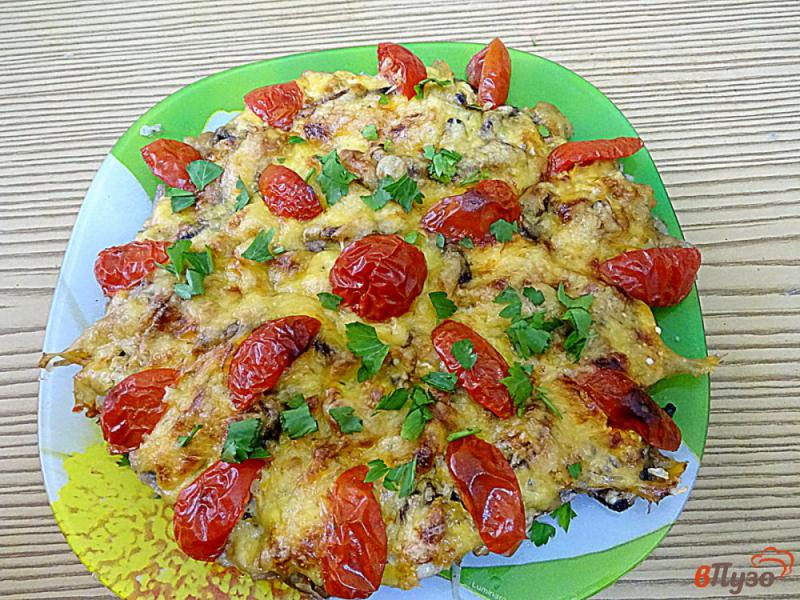 Фото приготовление рецепта: Куриное филе запеченное с грибами и помидорами шаг №14