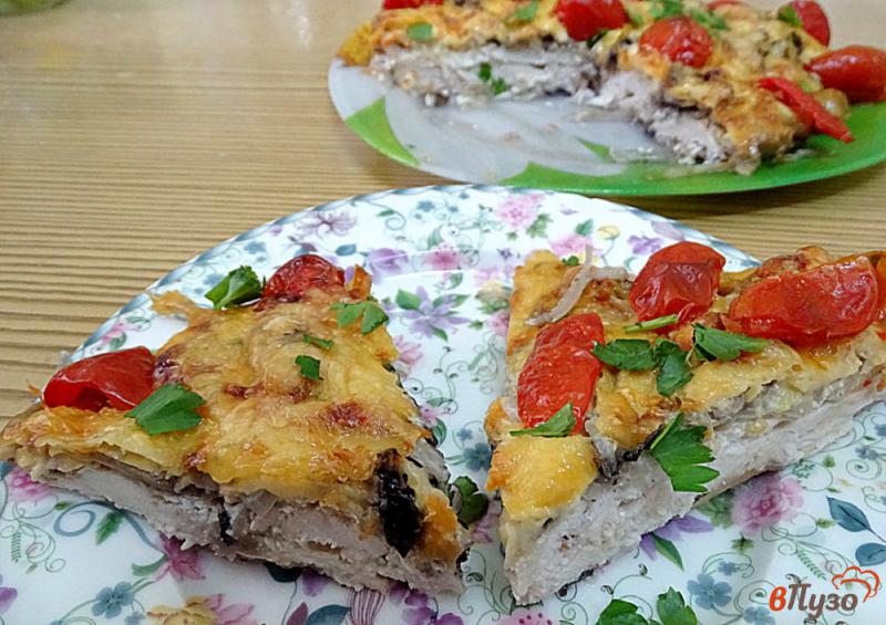 Фото приготовление рецепта: Куриное филе запеченное с грибами и помидорами шаг №15