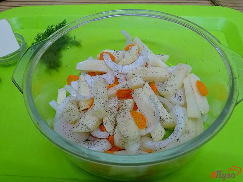 Фото приготовление рецепта: Жареная картошка с луком и морковью в микроволновке шаг №5