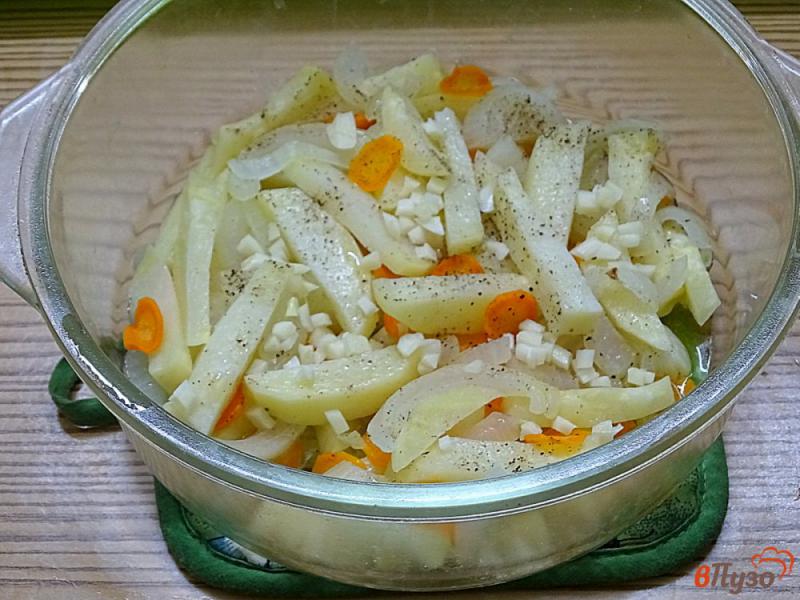 Фото приготовление рецепта: Жареная картошка с луком и морковью в микроволновке шаг №9