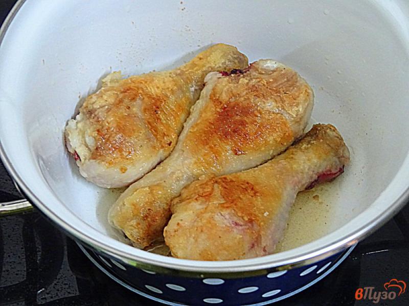 Фото приготовление рецепта: Куриные голени тушеные шаг №4