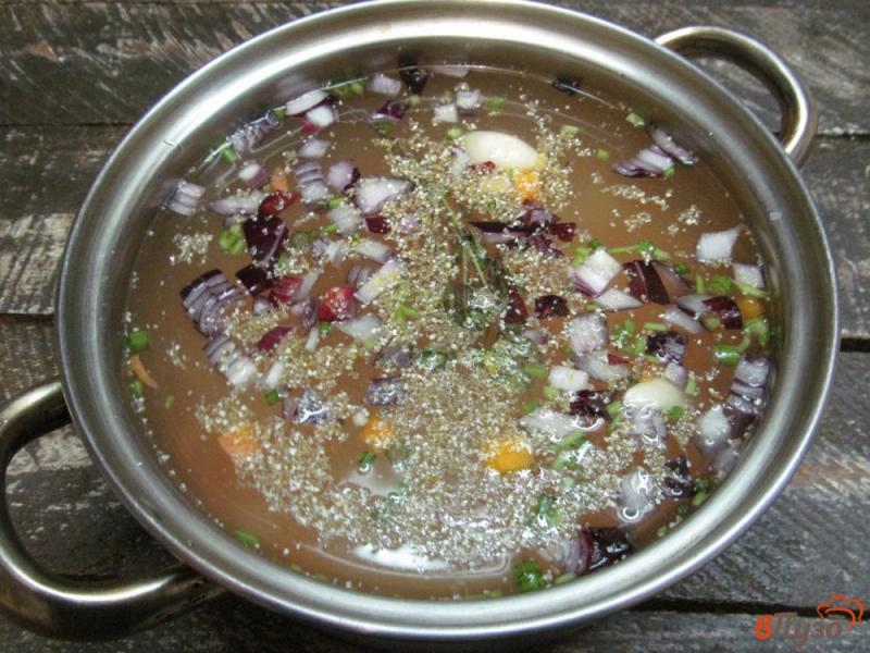 Фото приготовление рецепта: Овощной суп с кукурузной крупой и консервированным горошком шаг №4