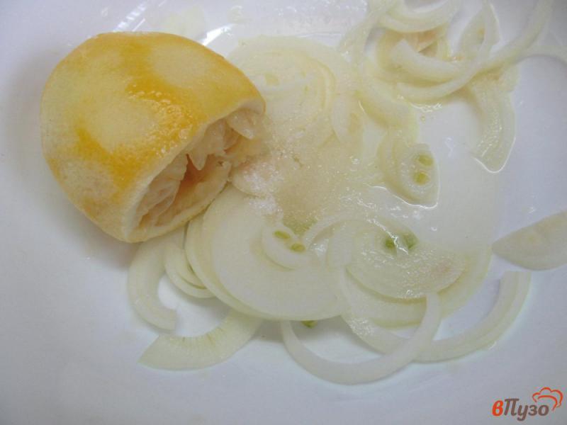 Фото приготовление рецепта: Салат из краснокочанной капусты с консервированным горошком шаг №1