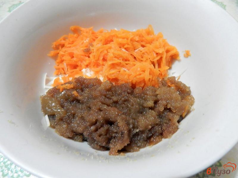 Фото приготовление рецепта: Паштет из икры сельди с сыром и морковью шаг №3