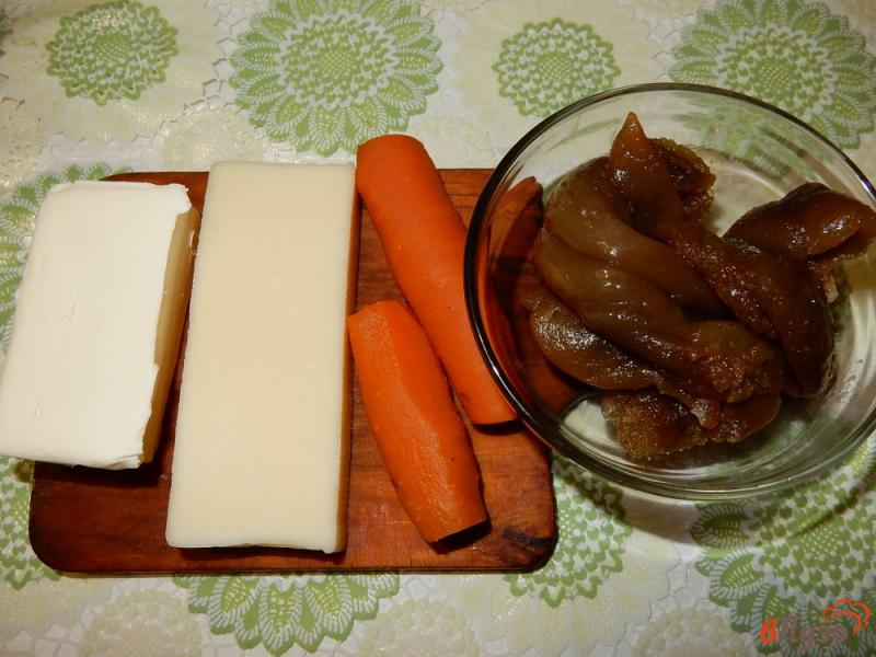 Фото приготовление рецепта: Паштет из икры сельди с сыром и морковью шаг №1